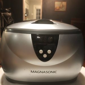 Magnasonic ultrasonic cleaner